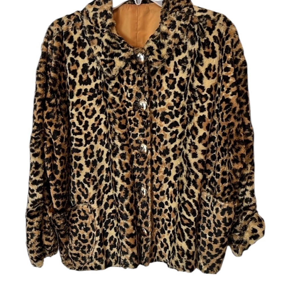 Vintage faux fur LG leopard jacket, beautiful gold buttons, front patch pockets